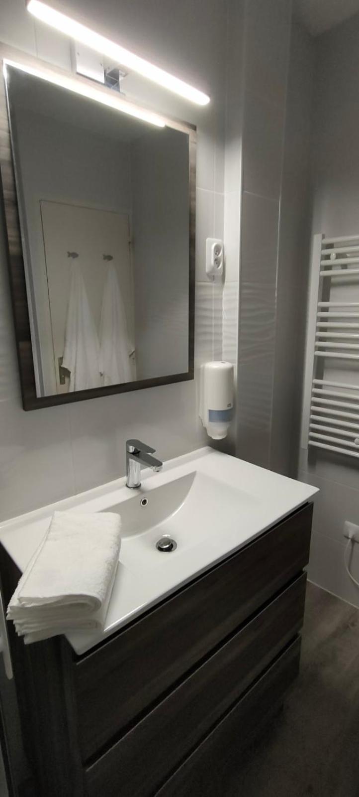 TARA - Appartement Cosy 5 personnes - Wifi - Terrasse - Parking - Port Vendres Extérieur photo